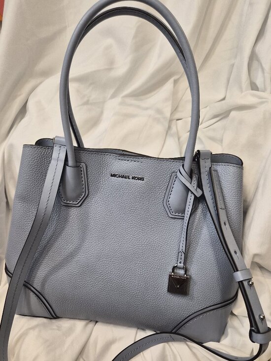 Michael Kors Handbags - Michael Kors Handbag | Light Blue | Detachable Strap